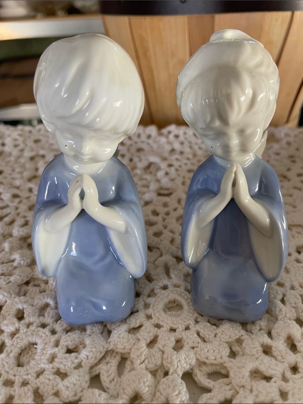 Lefton Porcelain Praying Children Figurines - Blue